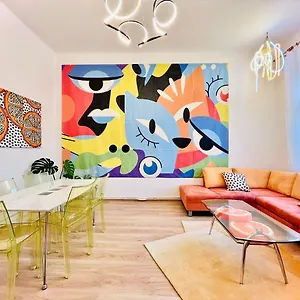 Sunny - In Zone With Private Garage Apartment